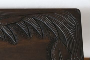 和製ビンテージ　軽井沢彫り　流れるような菖蒲の彫刻が美しいサイドテーブル(ナイトテーブル、飾り台、花台、コンソールテーブル、ヴィンテージ)(R-055708)
