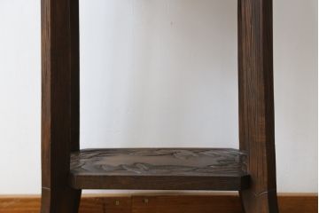 和製ビンテージ　軽井沢彫り　流れるような菖蒲の彫刻が美しいサイドテーブル(ナイトテーブル、飾り台、花台、コンソールテーブル、ヴィンテージ)(R-055708)