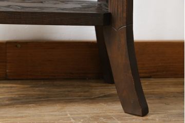和製ビンテージ　軽井沢彫り　流れるような菖蒲の彫刻が美しいサイドテーブル(ナイトテーブル、飾り台、花台、コンソールテーブル、ヴィンテージ)(R-055708)