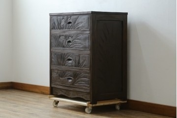 和製ヴィンテージ　伝統工芸　軽井沢彫り　大胆にあしらわれた菖蒲の彫りが存在感を放つサイドチェスト　(R-055709)