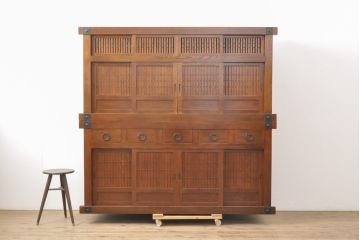 中古　美品　上手物!　栗材　凝ったつくりが目を引く趣ある水屋箪笥(収納箪笥、重ね箪笥、食器棚、収納棚)(R-055715)