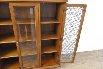 中古　美品　DREXEL HERITAGE(ドレクセルヘリテイジ)　Triune(トライユン)　品のある佇まいのサイドボード(サイドキャビネット、収納棚、飾り棚、食器棚、本箱、ブックケース)(R-055718)