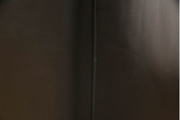 中古　美品　デセデ(de Sede)　本革　ブラック色　高級感溢れる佇まいが美しい1人掛けレザーソファ(定価約60万円)(アームチェア、一人掛けソファ、黒)(R-055748)