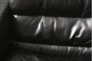 中古　美品　デセデ(de Sede)　本革　ブラック色　高級感溢れる佇まいが美しい1人掛けレザーソファ(定価約60万円)(アームチェア、一人掛けソファ、黒)(R-055749)