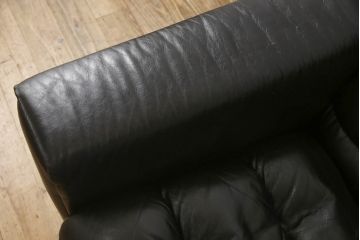 中古　美品　デセデ(de Sede)　本革　ブラック色　高級感溢れる佇まいが美しい1人掛けレザーソファ(定価約60万円)(アームチェア、一人掛けソファ、黒)(R-055749)