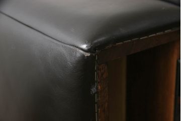 中古　美品　デセデ(de Sede)　本革　ブラック色　高級感溢れる佇まいが美しい1人掛けレザーソファ(定価約60万円)(アームチェア、一人掛けソファ、黒)(R-055749)