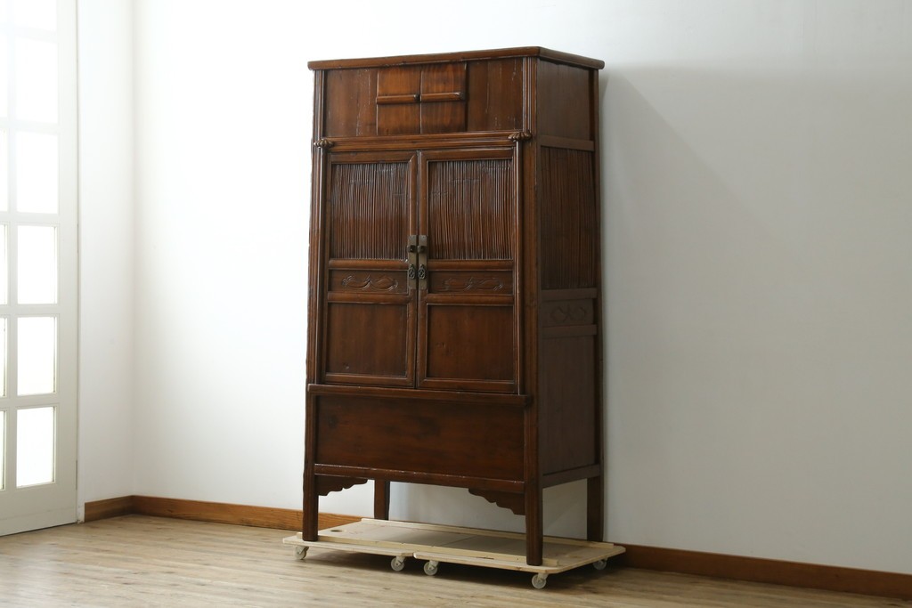中古　高級品　極上　美品　凝ったつくりが美しい、本格的なアンティーク調李朝棚　(R-055751)