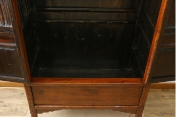 中古　高級品　極上　美品　凝ったつくりが美しい、本格的なアンティーク調李朝棚　(R-055751)