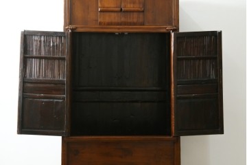 中古　高級品　極上　美品　凝ったつくりが美しい、本格的なアンティーク調李朝棚　(R-055751)