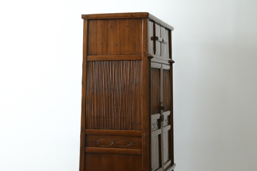 中古　高級品　極上　美品　凝ったつくりが美しい、本格的なアンティーク調李朝棚　(R-055751)