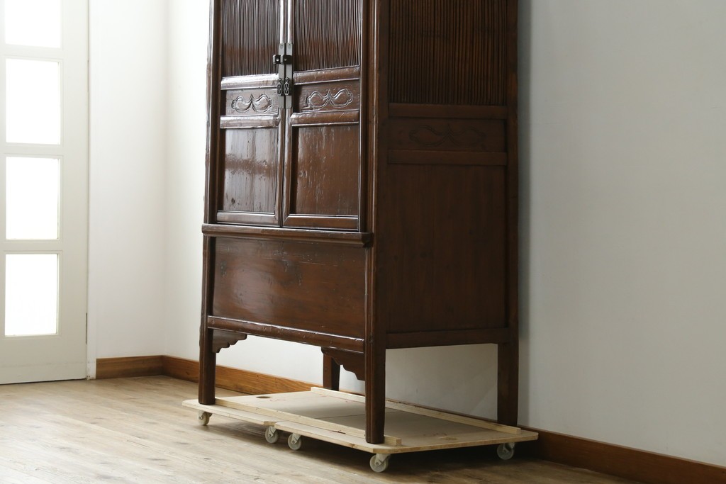 中古　高級品　極上　美品　凝ったつくりが美しい、本格的なアンティーク調李朝棚　(R-055751)