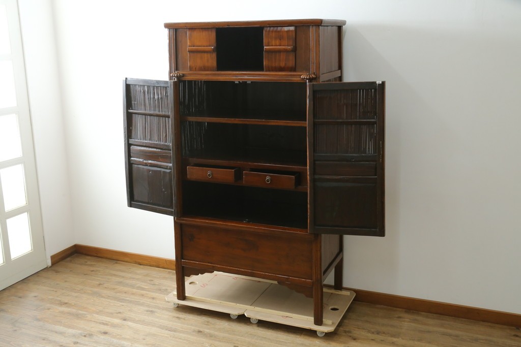 中古　高級品　極上　美品　凝ったつくりが美しい、本格的なアンティーク調李朝棚　(R-055751)
