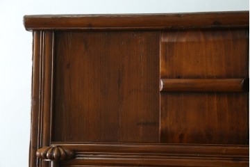 中古　高級品　極上　美品　凝ったつくりが美しい、本格的なアンティーク調李朝棚　(R-055751)