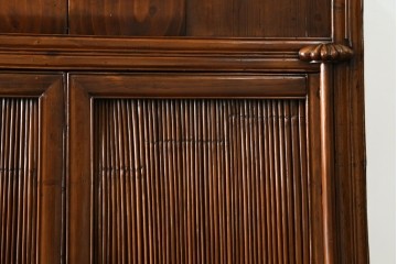 中古　高級品　極上　美品　凝ったつくりが美しい、本格的なアンティーク調李朝棚　(R-055751)