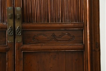 中古　高級品　極上　美品　凝ったつくりが美しい、本格的なアンティーク調李朝棚　(R-055751)