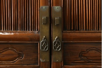 中古　高級品　極上　美品　凝ったつくりが美しい、本格的なアンティーク調李朝棚　(R-055751)