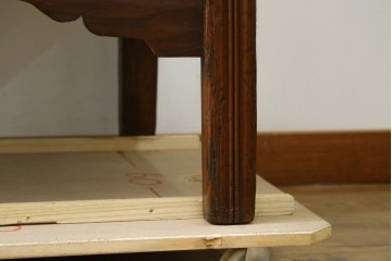 中古　高級品　極上　美品　凝ったつくりが美しい、本格的なアンティーク調李朝棚　(R-055751)