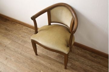 【T様ご決済用】フランスアンティーク　座面や背板のリベット留め(鋲打ち)が高貴な雰囲気を高めるアームチェア(椅子、イス)(R-055755)