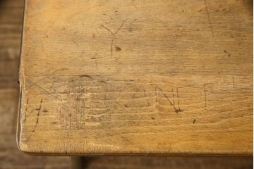 イギリスアンティーク　タイムスリップしたような感覚を味わえる!天板が開いて収納できるスクールデスク(机、在宅ワーク、在宅用テーブル、作業台)(R-055756)