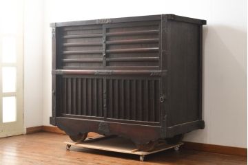 和製アンティーク　江戸時代　古作　古き時代の風合いが味のある大型車箪笥(時代箪笥、収納棚、戸棚)(R-055757)