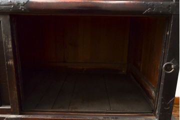 和製アンティーク　江戸時代　古作　古き時代の風合いが味のある大型車箪笥(時代箪笥、収納棚、戸棚)(R-055757)