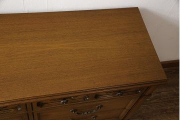 中古　美品　DREXEL HERITAGE(ドレクセルヘリテイジ)　Triune(トライユン)　気品あふれる佇まいが魅力のサイドボード(サイドチェスト、引き出し)(R-055761)