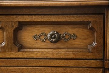 中古　美品　DREXEL HERITAGE(ドレクセルヘリテイジ)　Triune(トライユン)　気品あふれる佇まいが魅力のサイドボード(サイドチェスト、引き出し)(R-055761)