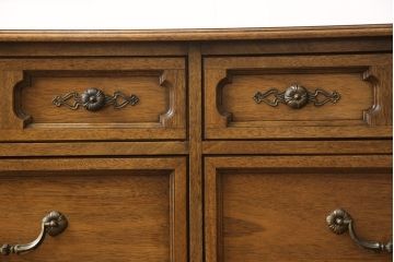 中古　美品　DREXEL HERITAGE(ドレクセルヘリテイジ)　Triune(トライユン)　気品あふれる佇まいが魅力のサイドボード(サイドチェスト、引き出し)(R-055761)