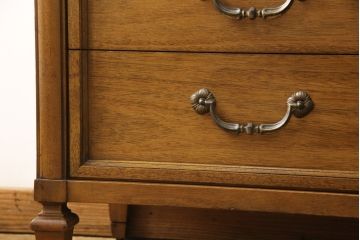 中古　美品　DREXEL HERITAGE(ドレクセルヘリテイジ)　Triune(トライユン)　気品あふれる佇まいが魅力のサイドボード(サイドチェスト、引き出し)(R-055761)