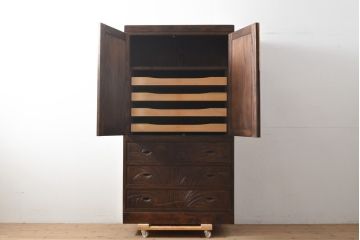 中古　美品　軽井沢彫り　衣装盆付き!　前面いっぱいに彫られた菖蒲が見事な和たんす(和箪笥、着物タンス、洋服たんす、引き出し、チェスト)(R-055763)