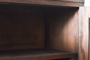 中古　美品　軽井沢彫り　衣装盆付き!　前面いっぱいに彫られた菖蒲が見事な和たんす(和箪笥、着物タンス、洋服たんす、引き出し、チェスト)(R-055763)