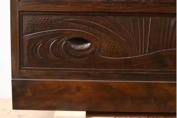 中古　美品　軽井沢彫り　衣装盆付き!　前面いっぱいに彫られた菖蒲が見事な和たんす(和箪笥、着物タンス、洋服たんす、引き出し、チェスト)(R-055763)