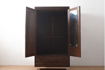 中古　軽井沢彫り　和の趣溢れる佇まいが目を引くワードローブ(洋服タンス、収納棚)(R-055767)