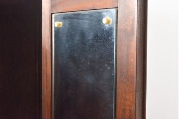 中古　軽井沢彫り　和の趣溢れる佇まいが目を引くワードローブ(洋服タンス、収納棚)(R-055767)