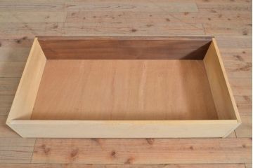 中古　軽井沢彫り　和の趣溢れる佇まいが目を引くワードローブ(洋服タンス、収納棚)(R-055767)