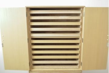 中古　南部桐伝統工芸社　松竹梅・孔雀　おめでたいモチーフの金具が魅力的な総桐箪笥(並厚、四方丸、桐たんす、着物箪笥、衣装タンス、和タンス、バラ売り可能)(R-055771)