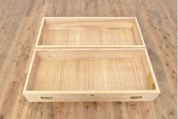 中古　南部桐伝統工芸社　松竹梅・孔雀　おめでたいモチーフの金具が魅力的な総桐箪笥(並厚、四方丸、桐たんす、着物箪笥、衣装タンス、和タンス、バラ売り可能)(R-055771)