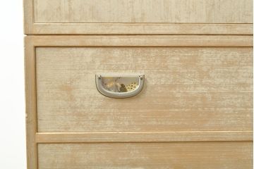 中古　南部桐伝統工芸社　松竹梅・孔雀　おめでたいモチーフの金具が魅力的な総桐箪笥(並厚、四方丸、桐たんす、着物箪笥、衣装タンス、和タンス、バラ売り可能)(R-055771)