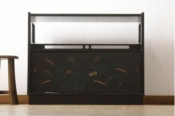 中古　モリシゲ(MORISHIGE/森繁)　漆絵　繊細な絵柄が上品な雰囲気を醸し出す和棚(飾り棚、戸棚、茶棚)(R-055773)