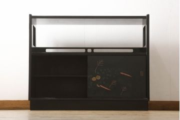 中古　モリシゲ(MORISHIGE/森繁)　漆絵　繊細な絵柄が上品な雰囲気を醸し出す和棚(飾り棚、戸棚、茶棚)(R-055773)