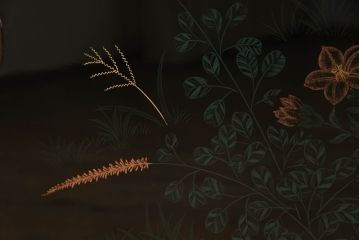 中古　モリシゲ(MORISHIGE/森繁)　漆絵　繊細な絵柄が上品な雰囲気を醸し出す和棚(飾り棚、戸棚、茶棚)(R-055773)