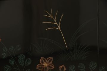 中古　モリシゲ(MORISHIGE/森繁)　漆絵　繊細な絵柄が上品な雰囲気を醸し出す和棚(飾り棚、戸棚、茶棚)(R-055773)