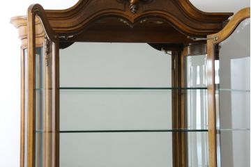 中古　超美品　DREXEL HERITAGE(ドレクセルヘリテイジ)取り扱い　アメリカ高級家具　KARGES(カーゲス)　キャビネット(定価約500万円)(キュリオケース、ガラスケース、飾り棚、収納棚)(R-055776)
