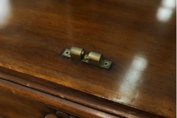 中古　超美品　DREXEL HERITAGE(ドレクセルヘリテイジ)取り扱い　アメリカ高級家具　KARGES(カーゲス)　キャビネット(定価約500万円)(キュリオケース、ガラスケース、飾り棚、収納棚)(R-055776)