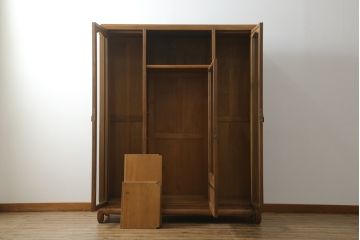 フランスアンティーク　チーク材　ローズウッド　美しい木目と飾り彫りが魅力的なキャビネット(ブックケース、本箱、飾り棚、戸棚、収納棚)(R-055777)