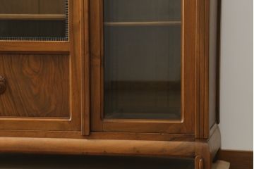 フランスアンティーク　チーク材　ローズウッド　美しい木目と飾り彫りが魅力的なキャビネット(ブックケース、本箱、飾り棚、戸棚、収納棚)(R-055777)