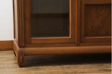 フランスアンティーク　チーク材　ローズウッド　美しい木目と飾り彫りが魅力的なキャビネット(ブックケース、本箱、飾り棚、戸棚、収納棚)(R-055777)