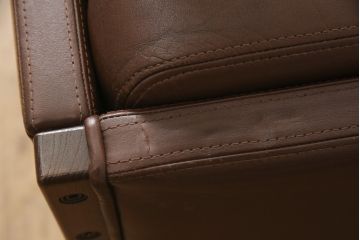 希少!　ビンテージ家具　YAMAHA(ヤマハ、山葉)　ナラ材と本革(レザー)の使い込まれた味わいを感じる1人掛けソファ(一人掛けソファ、アームチェア、ヴィンテージ)(R-055780)