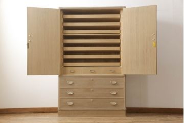中古　国産　凛とした佇まいが美しい高級総桐箪笥(総桐たんす、着物箪笥、和たんす、胴丸)(R-055781)