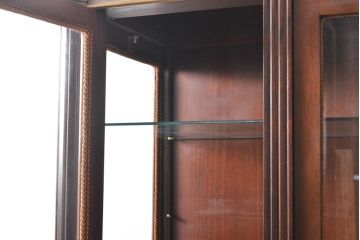 最高級　スペインビンテージ　美術品のような真鍮飾りが美しいキャビネット(収納棚、飾り棚、ガラスケース、ショーケース、キュリオケース、ヴィンテージ)(R-055782)